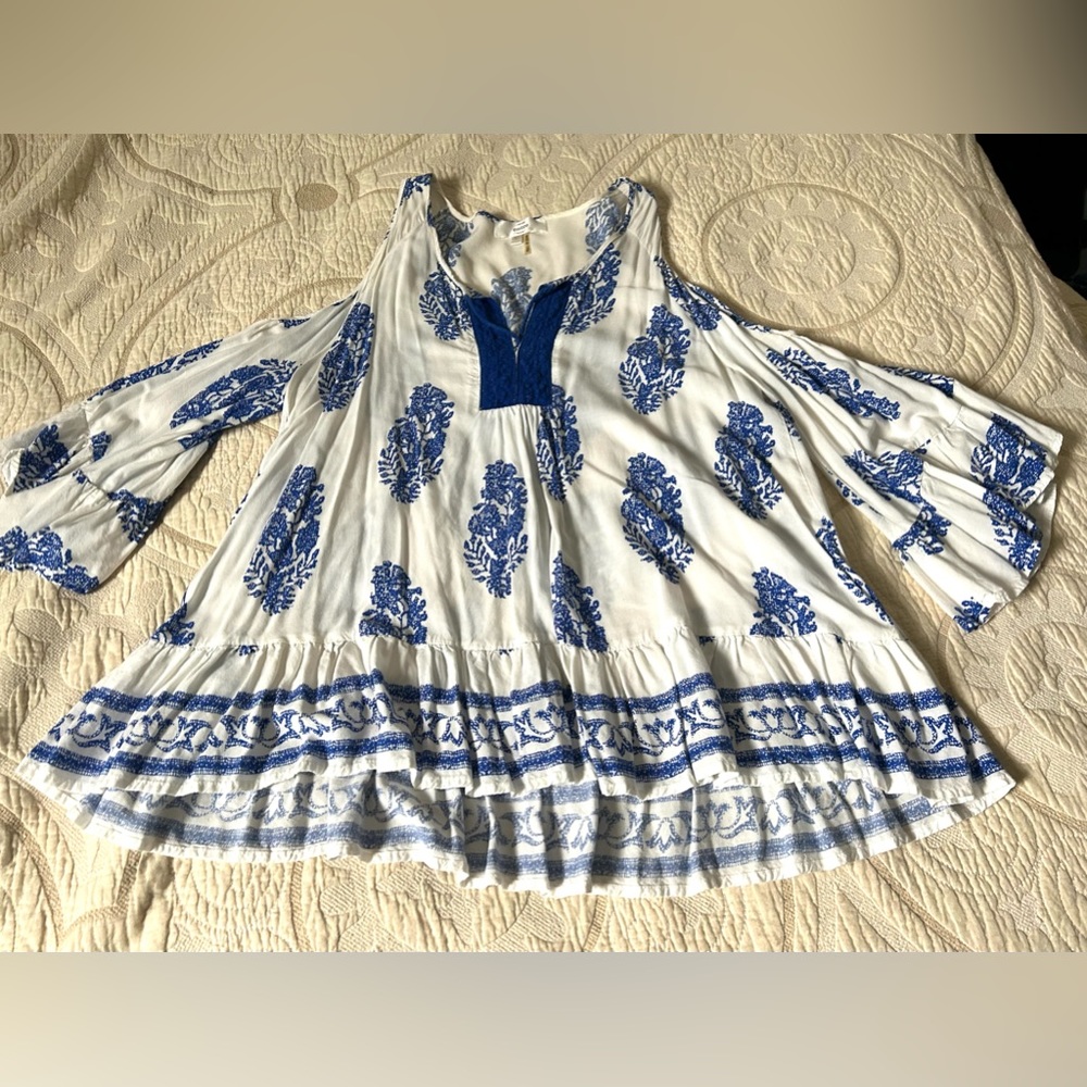Entro flowy bell sleeve top Large